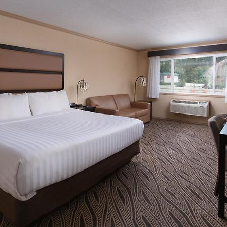 Prestige Inn Голден Екстер'єр фото