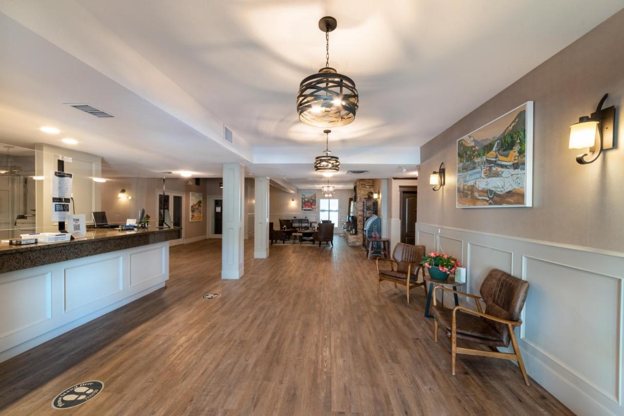 Prestige Inn Голден Екстер'єр фото