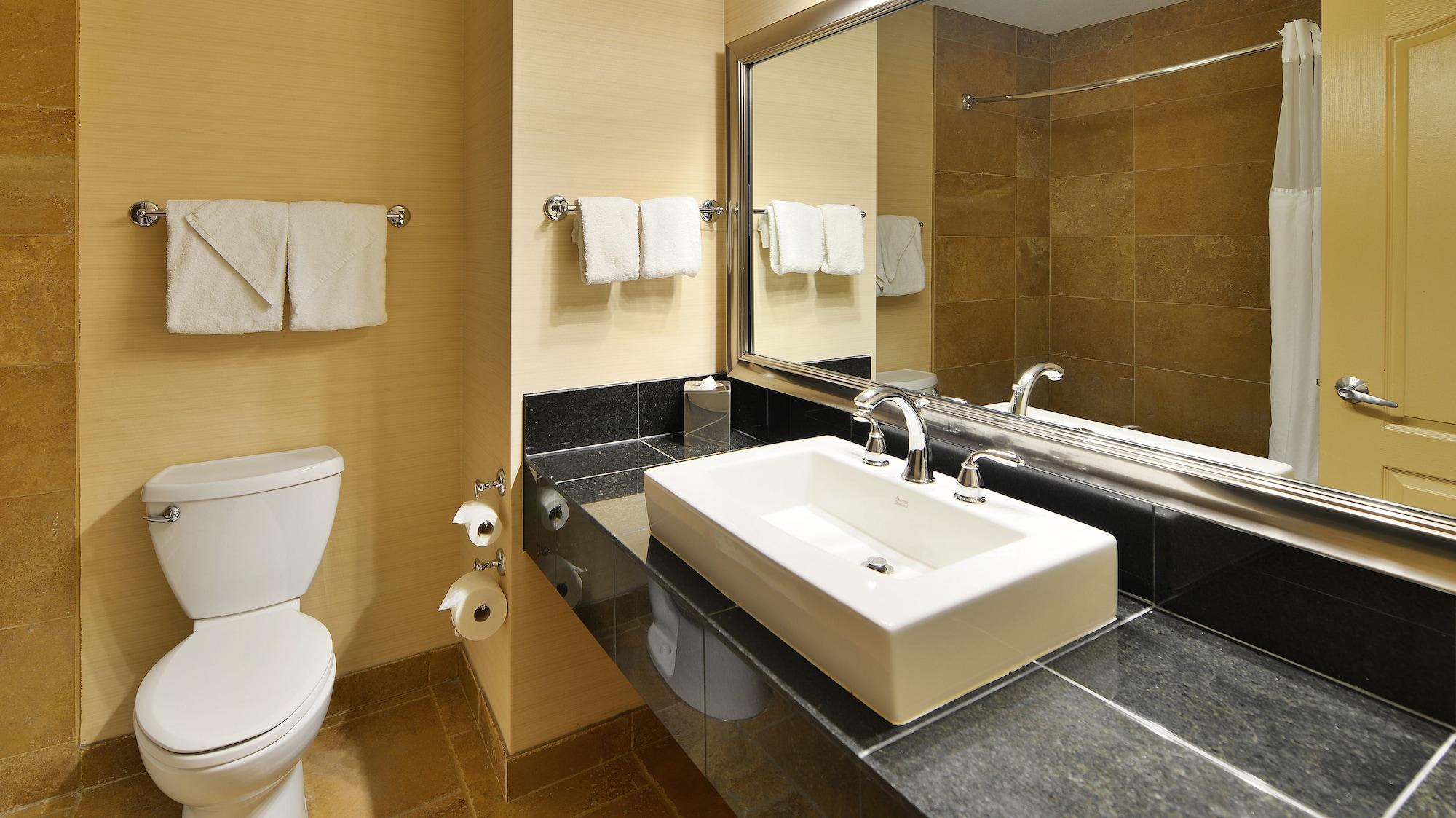 Prestige Inn Голден Екстер'єр фото