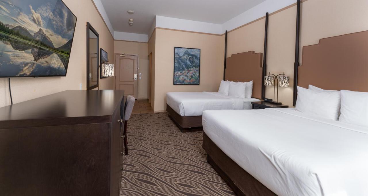 Prestige Inn Голден Екстер'єр фото