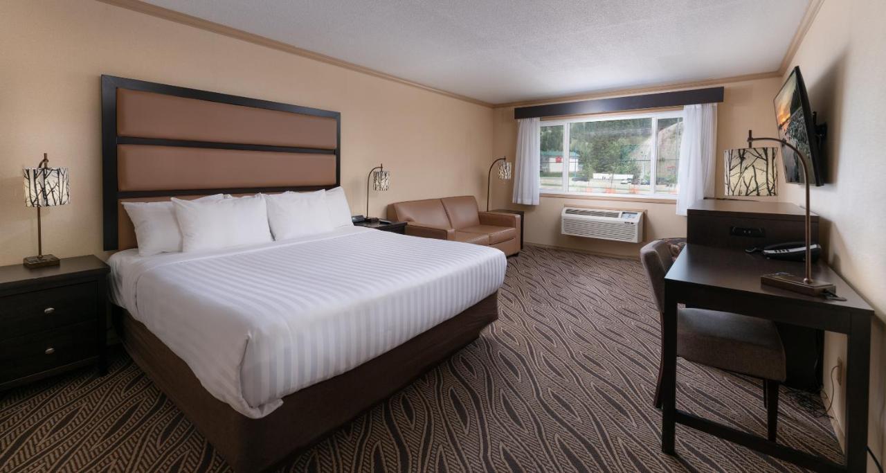 Prestige Inn Голден Екстер'єр фото