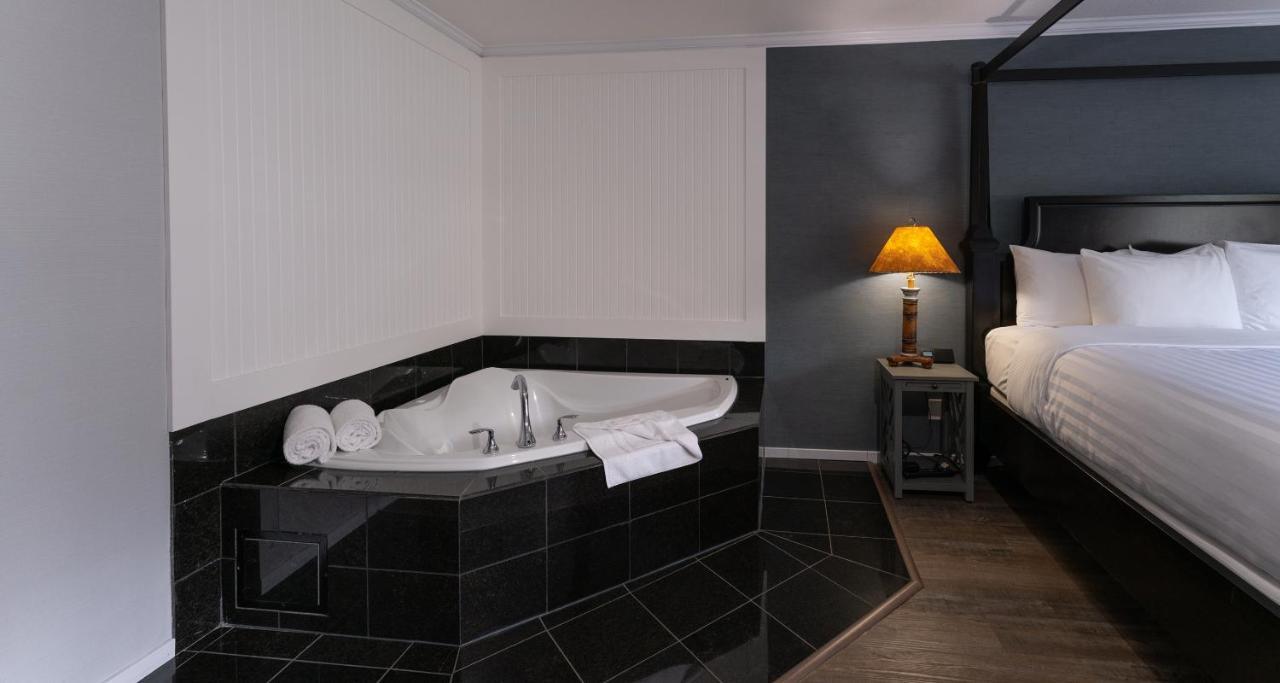Prestige Inn Голден Екстер'єр фото