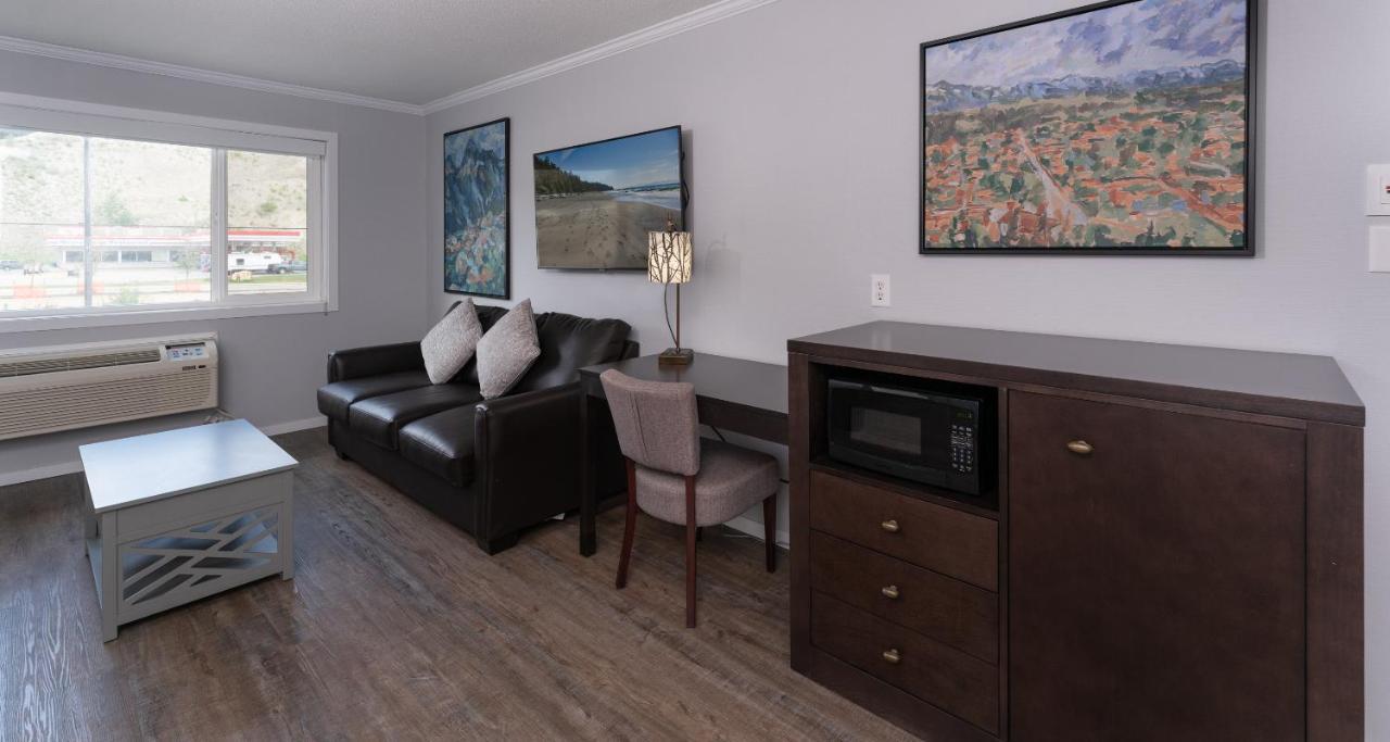 Prestige Inn Голден Екстер'єр фото