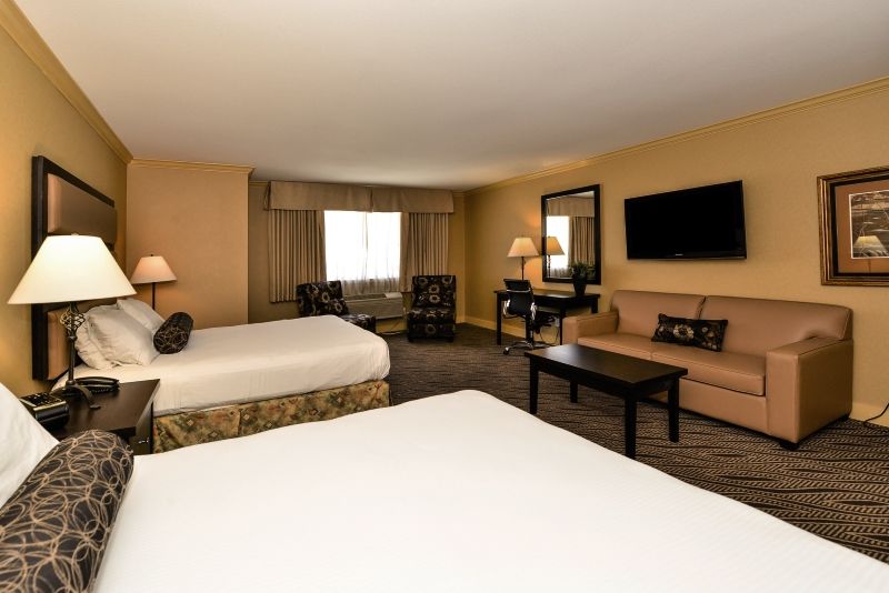 Prestige Inn Голден Екстер'єр фото