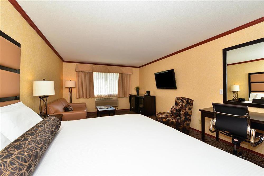 Prestige Inn Голден Номер фото