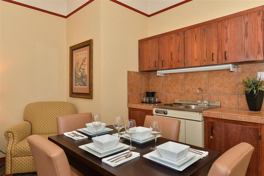 Prestige Inn Голден Номер фото