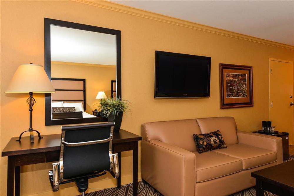 Prestige Inn Голден Номер фото